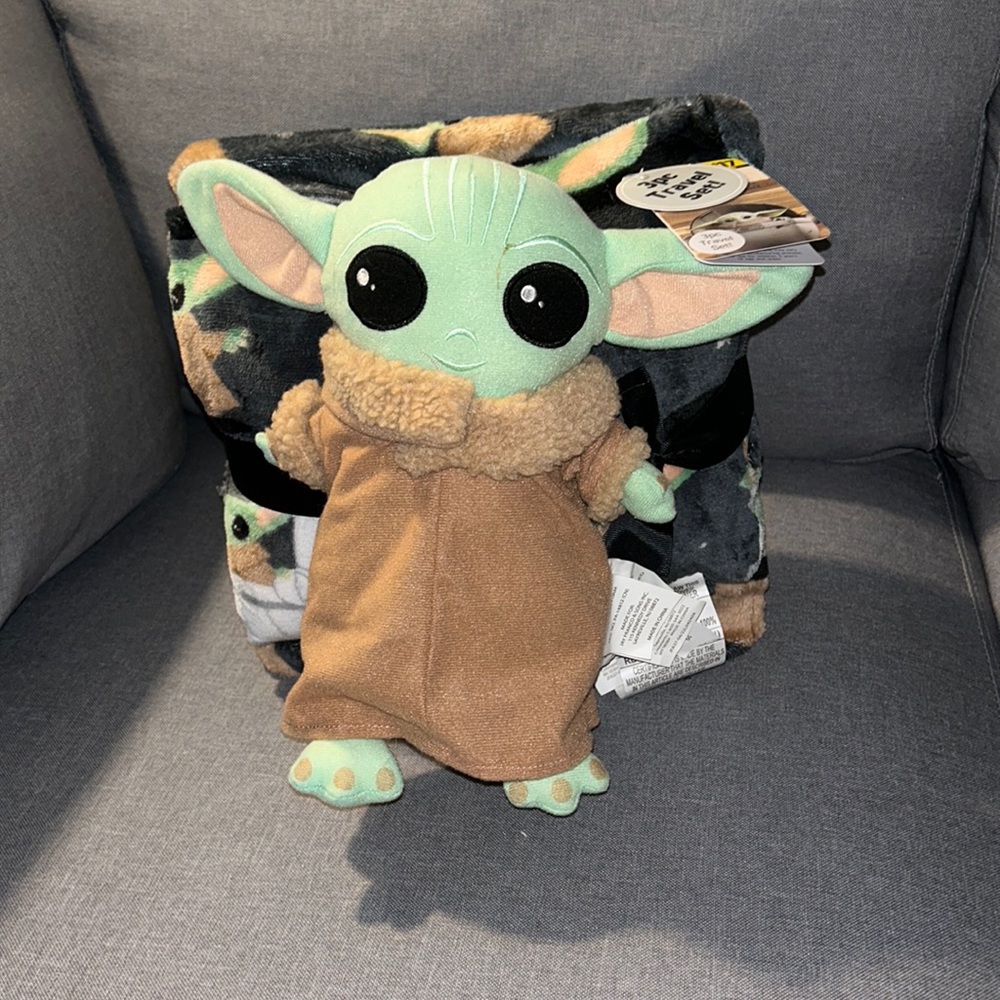 Baby Yoda 3 pc travel set, original packaging and tags